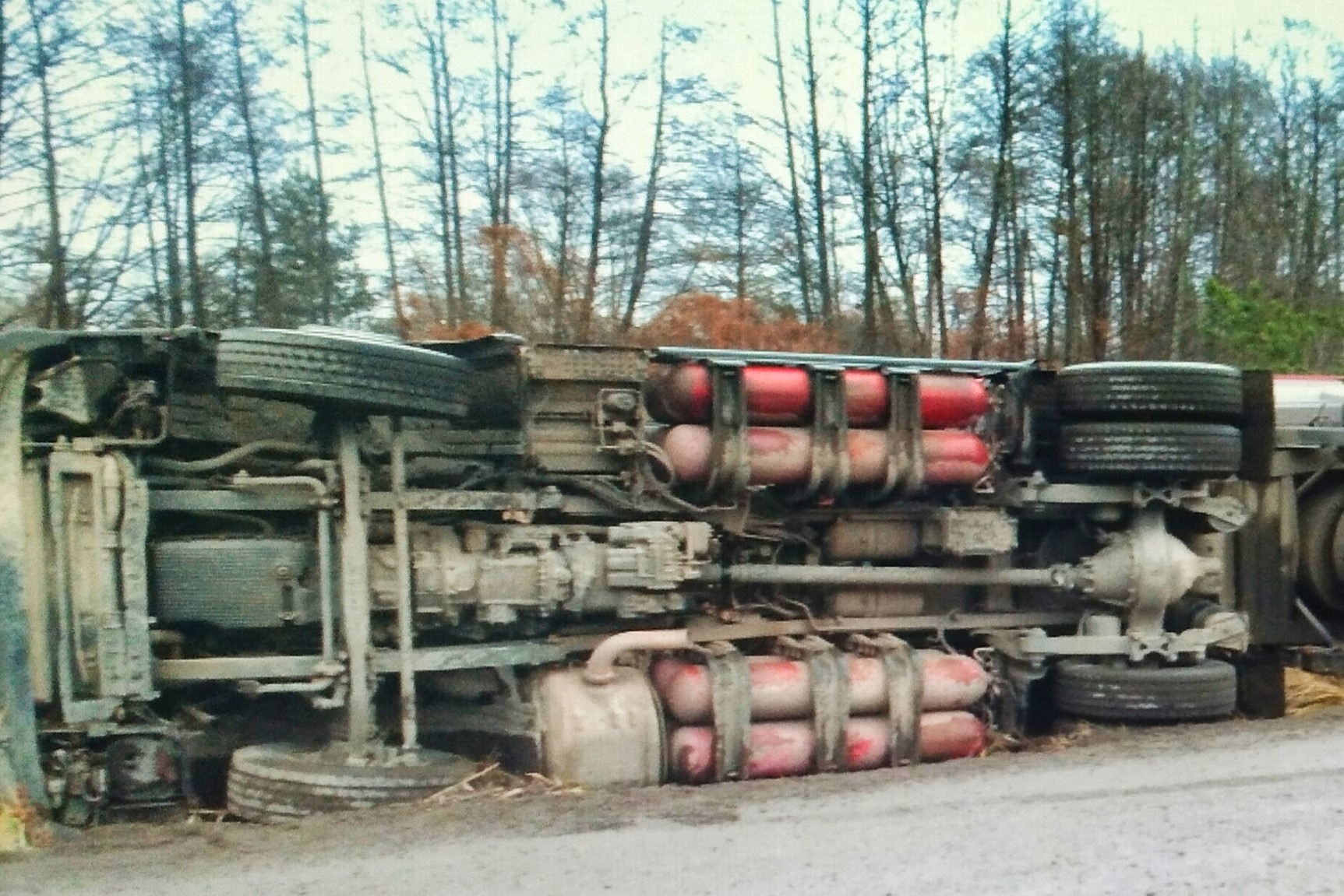 Фура завалилась на бок у Борковского проезда